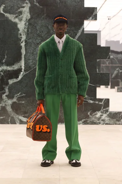 Look 32